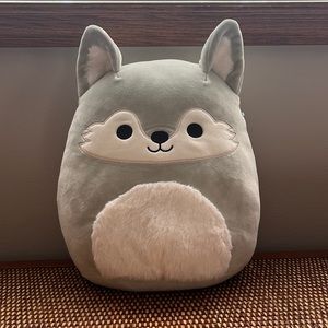 Squishmallow- Oakley is a wolf!!